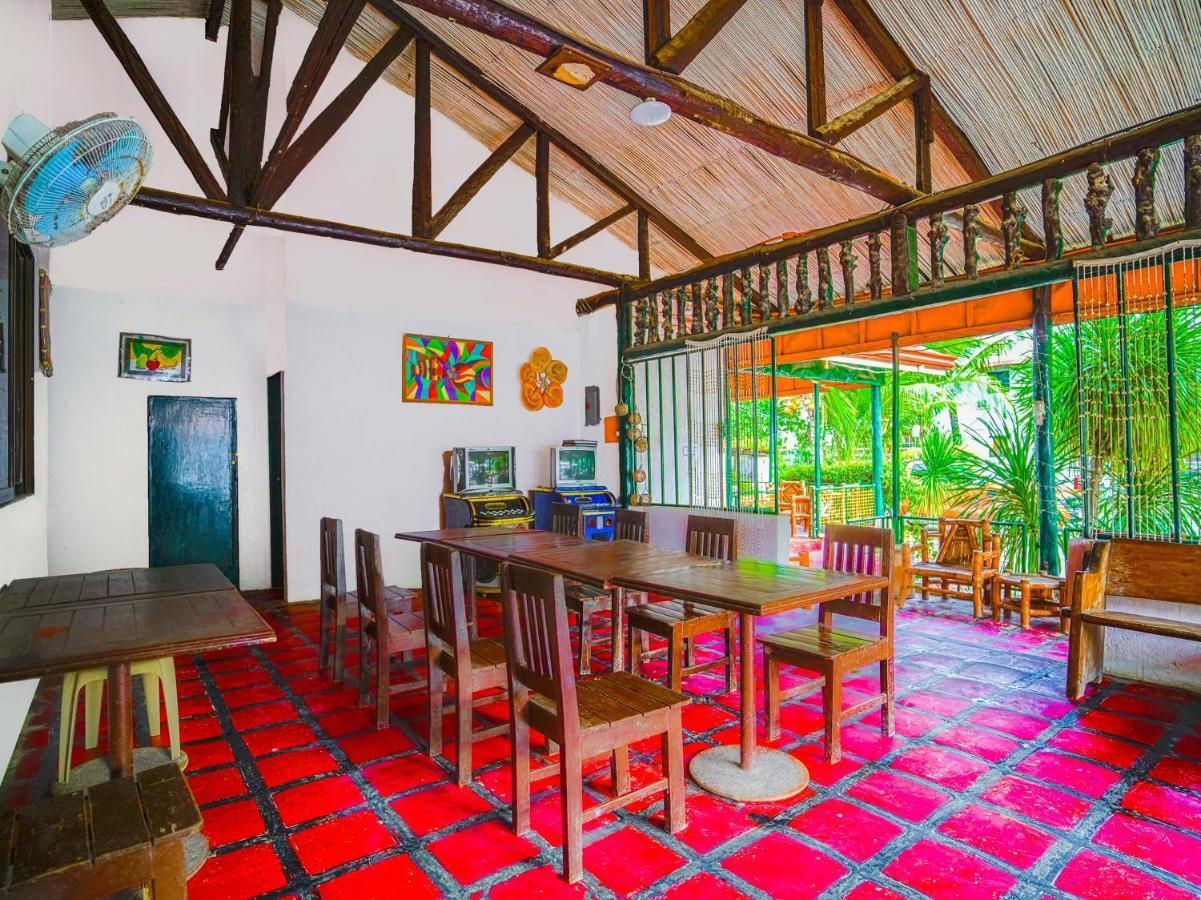 Oyo 875 Madhavi Beach Resort Balibago Exterior foto